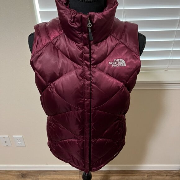 Women's North Face 550 Burgundy Puffer Vest, Size S - Picture 2 of 10